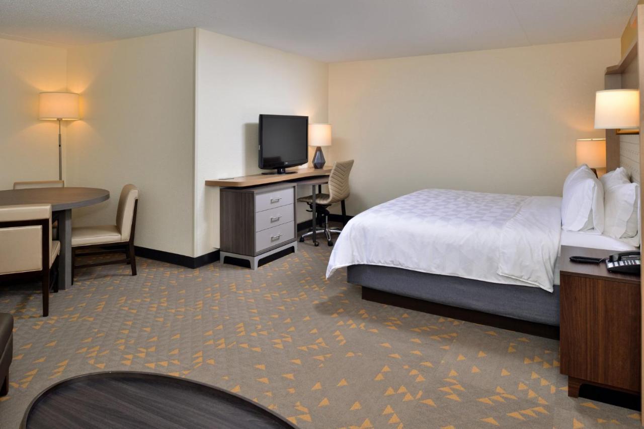Holiday Inn Hotel & Suites Overland Park-Convention Center By Ihg מראה חיצוני תמונה