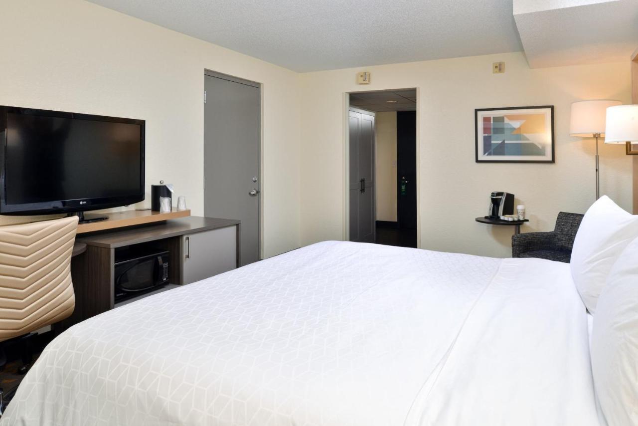 Holiday Inn Hotel & Suites Overland Park-Convention Center By Ihg מראה חיצוני תמונה