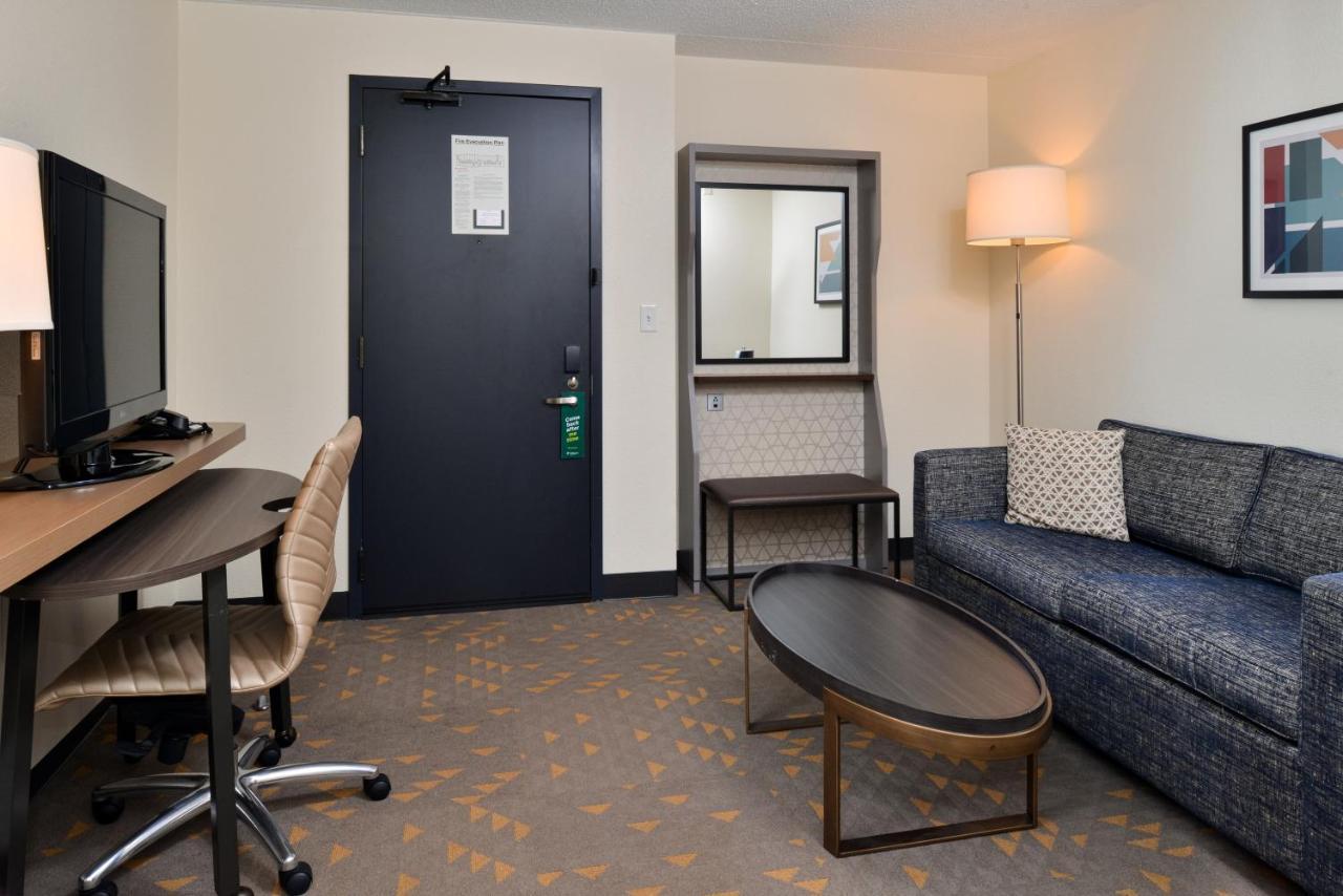 Holiday Inn Hotel & Suites Overland Park-Convention Center By Ihg מראה חיצוני תמונה